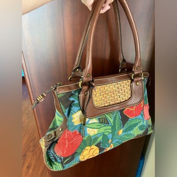 FOSSIL Vintage Floral Canvas Leather & Straw Shoulder Bag
With Key - Picture 2 of 13